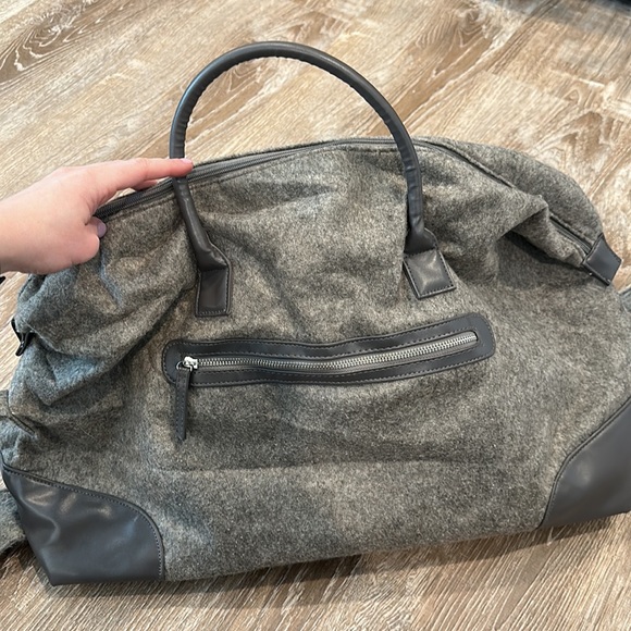 DSW weekender gray felt tote - Picture 3 of 6